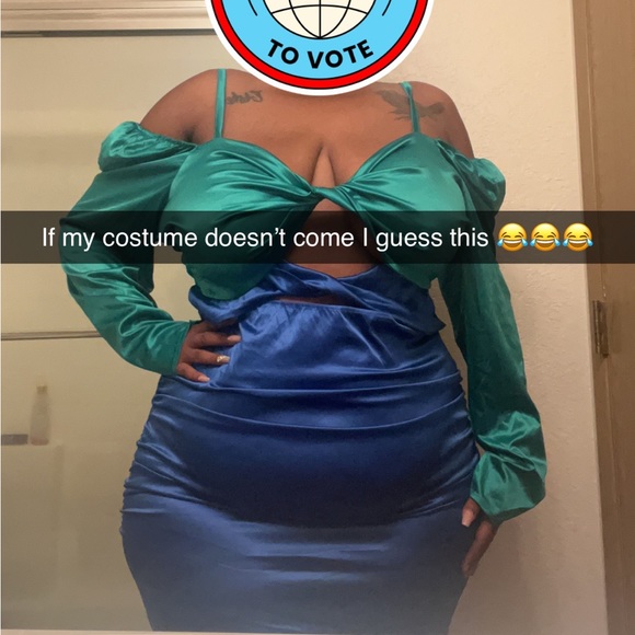 Color block satin dress - Picture 3 of 3